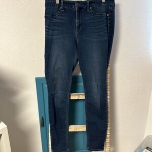 Level 99 mid rise Janice ultra skinny. With stretch! Size 32